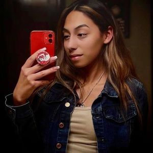 Meet your Posher, Corina